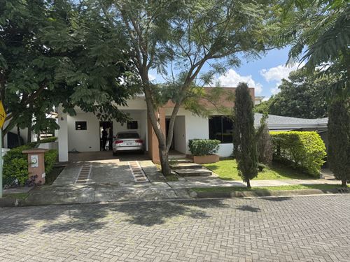 Modern Home in Alajuela : Alajuela : Costa Rica