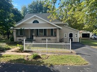 Charming Home Across From Ash Grove : Ash Grove : Greene County : Missouri