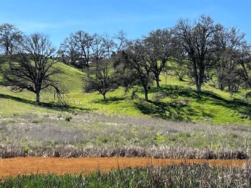 Scenic Off Grid Lot in Lakeport : Lakeport : Lake County : California