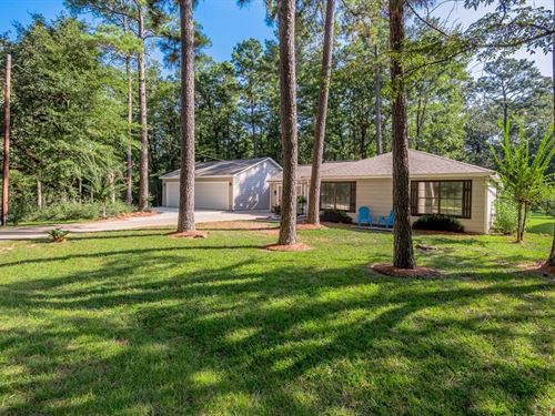 37 Spreading Oak Street, Trinity : Trinity : Texas