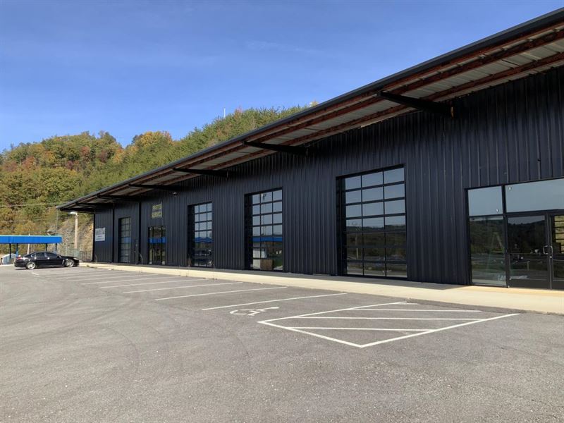 Auction, Commercial/Retail Bldg : Pioneer : Campbell County : Tennessee