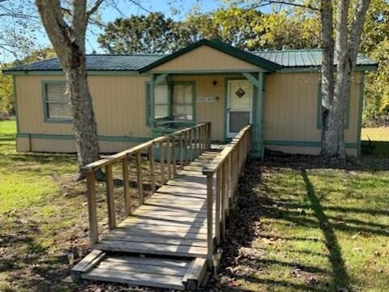 3-Bed Home on a Peaceful 1.6 AC : Van Buren : Carter County : Missouri