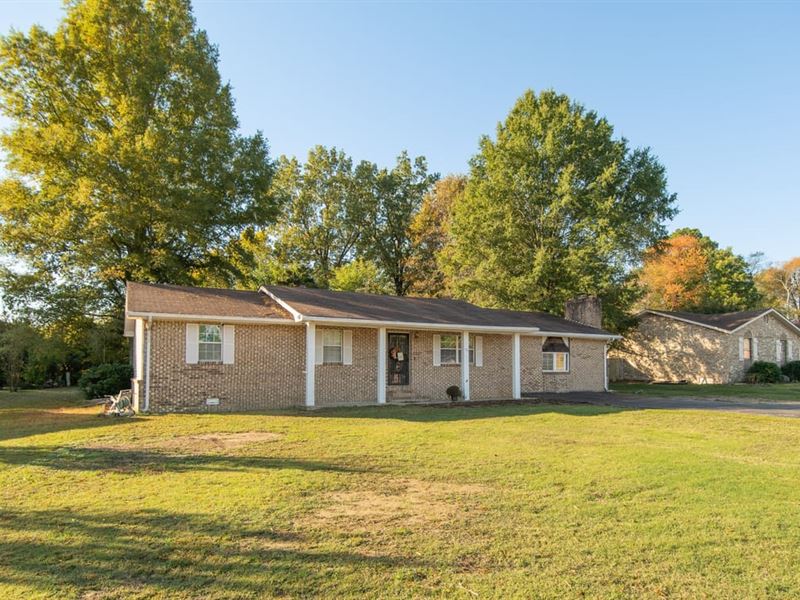 Spacious 4-Bed 3-Bath Brick Home Fo : Dexter : Stoddard County : Missouri