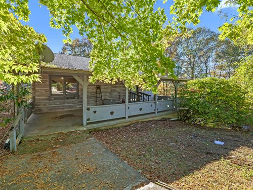 Cabin and Garage on 5+/- Acres : Celina : Clay County : Tennessee