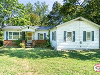 Home on 0.62+/- Acres : Moss : Clay County : Tennessee