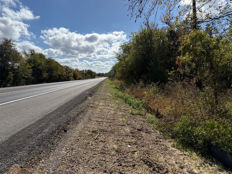 .4 Acres with Highway Frontage : Rockdale : Milam County : Texas