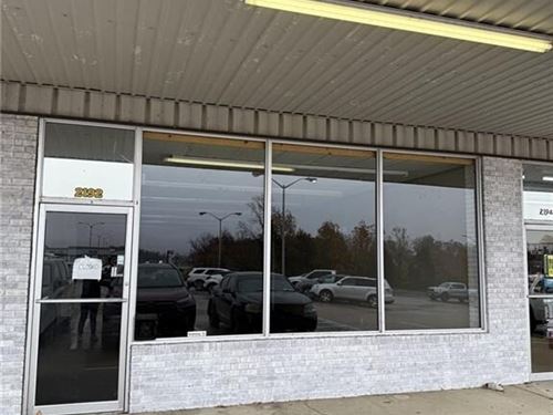 Prime 2,000 Sq. Ft Commercial Spac : Poplar Bluff : Butler County : Missouri