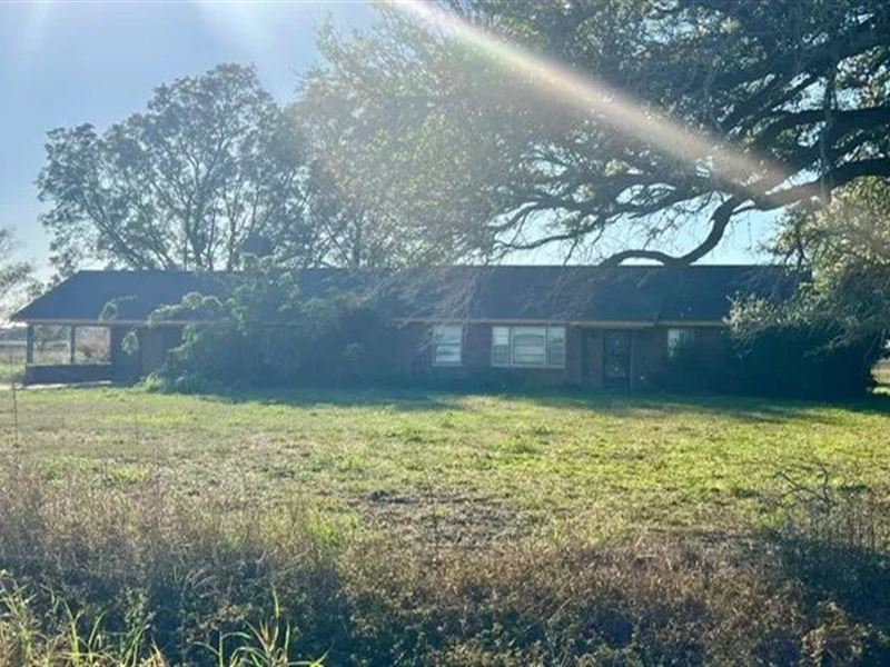 Home in Washington County at 525 DE : Hollandale : Washington County : Mississippi