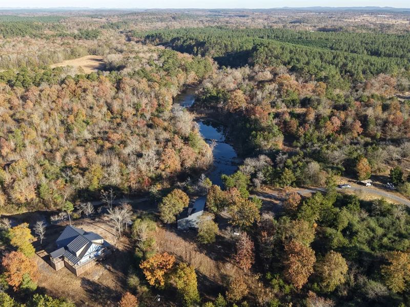 Creek-Front Cabin on 2.47 Acres : Smithville : McCurtain County : Oklahoma