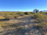 Corner Lot with Access to Good Road : Kingman : Mohave County : Arizona