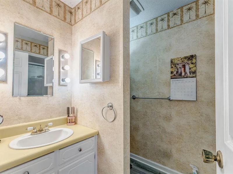 Home on 1 Acre in Whitfield County : Dalton : Whitfield County : Georgia