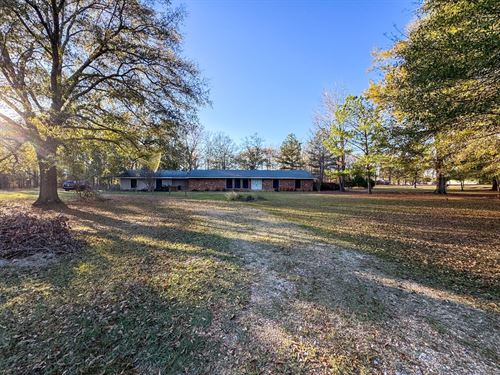Spacious Lone Oak Home For Sale : West Point : Clay County : Mississippi