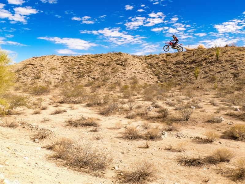 Serious Space for Simple Living : Yucca : Mohave County : Arizona
