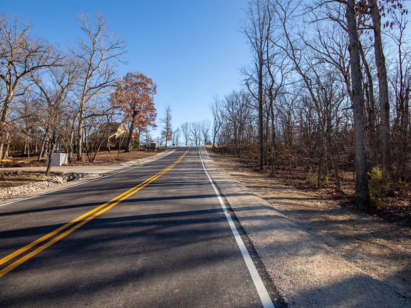 Beautiful Piece of Land Near a Lake : Camden : Camden County : Missouri