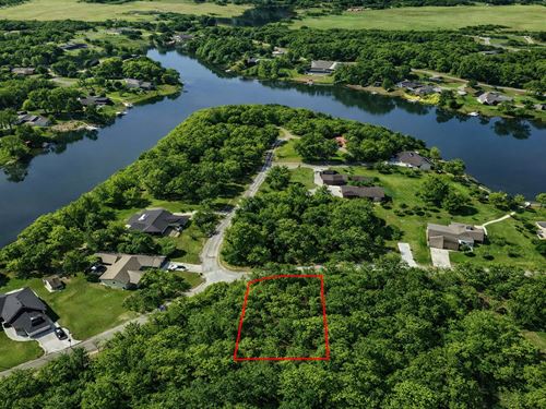 .24 Acre, 75 ft Lake Frontage : Crossville : Cumberland County : Tennessee