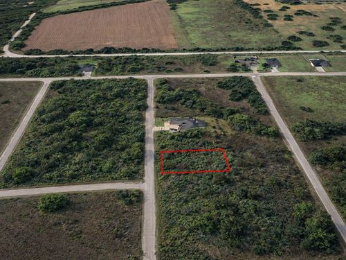 .26 Acre in Gated Lake Community : Whitney : Hill County : Texas