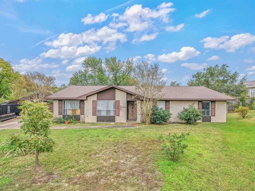 Real Estate Auction in Bryan, TX : Bryan : Brazos County : Texas