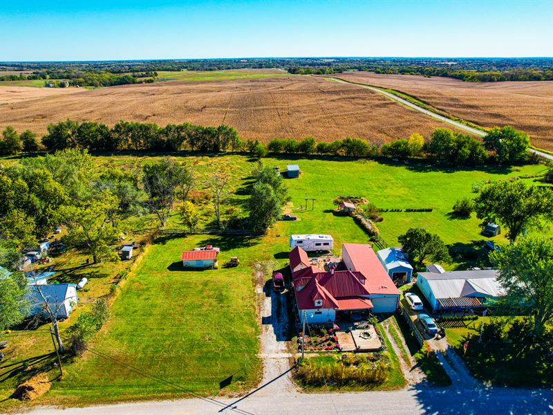 Country Home on Acreage : Maysville : DeKalb County : Missouri