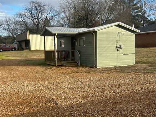 Hwy 50 E Commercial Lot And Office : West Point : Clay County : Mississippi