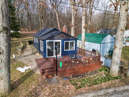 Lakefront Cottage Retreat With Pont : Jerome : Hillsdale County : Michigan