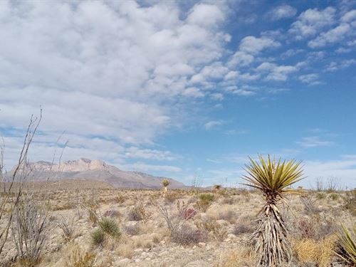 Best Texas Mountain Views : Salt Flat : Culberson County : Texas