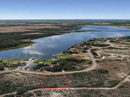.35 Acre Lakefront Living : Sandia : Jim Wells County : Texas