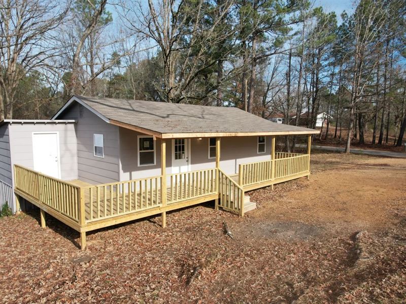 Home in Yalobusha County at 225 CR : Water Valley : Yalobusha County : Mississippi