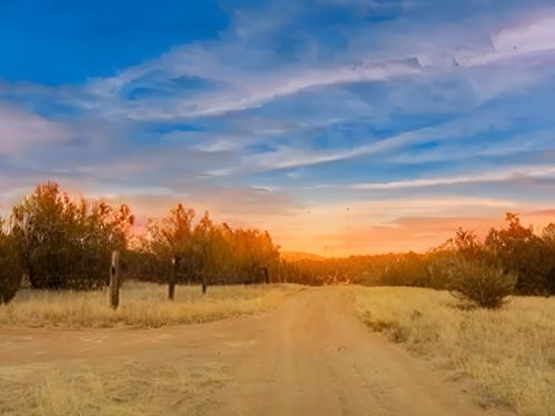 No Restrictions, Power Nearby : Seligman : Yavapai County : Arizona