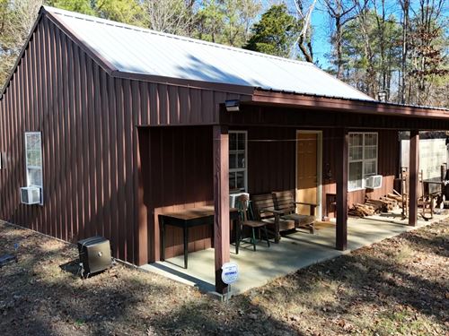 16.8 Acres With Fully Furnished Cab : Big Creek : Calhoun County : Mississippi