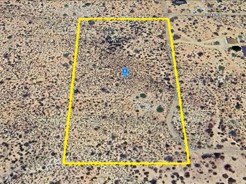 Quiet Lot with Nearby Power Lines : Yucca Valley : San Bernardino County : California