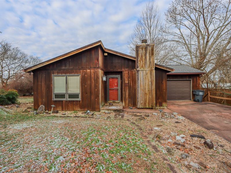 2 Br/2 BA Home on 0.92 Ac in 2 Lots : Cookeville : Putnam County : Tennessee