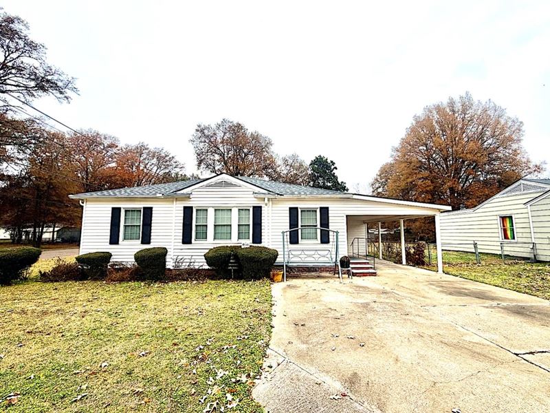 Home in Bolivar County at 710 Farme : Cleveland : Bolivar County : Mississippi