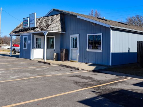 Operating Restaurant with Equipment : Trimble : Clinton County : Missouri