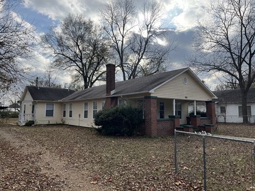 Craftsman Home In-Town Antler, OK : Antlers : Pushmataha County : Oklahoma