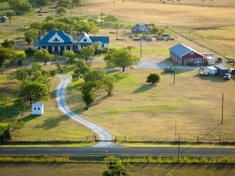 Farmhouse Home : Graham : Young County : Texas