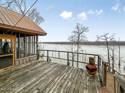 Lake Mary Cabin in Woodville, Missi : Woodville : Wilkinson County : Mississippi