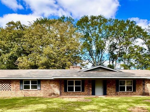 Renovated Brick Home in Summit MS : Summit : Pike County : Mississippi