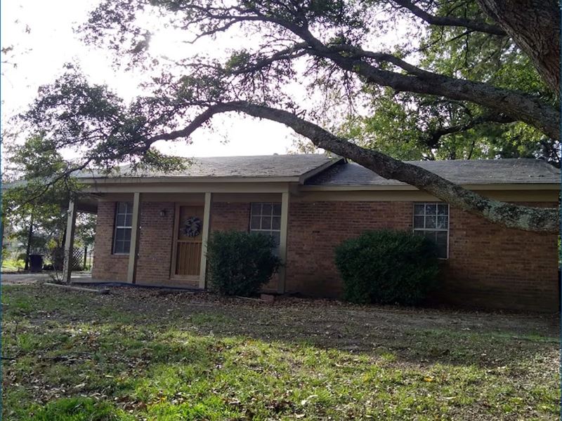 Home in Sunflower County at 320 Pat : Indianola : Sunflower County : Mississippi