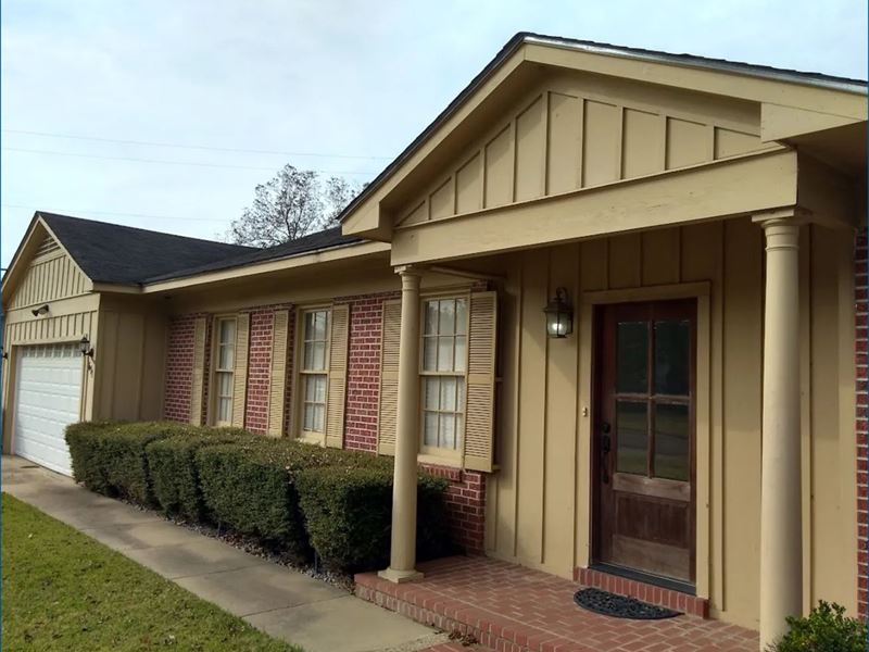 Home in Sunflower County at 611 Mag : Indianola : Sunflower County : Mississippi