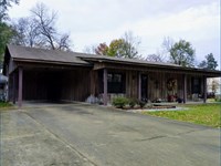 Cabin in Humphreys County at 207 : Isola : Humphreys County : Mississippi