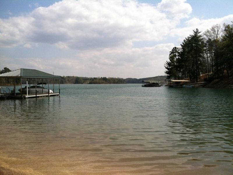 Lake Keowee Waterfront Foreclosure, Lot for Sale in South Carolina